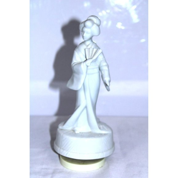 Porcelain Geisha Girl Music Box - Made in Japan - Picture 2 of 8